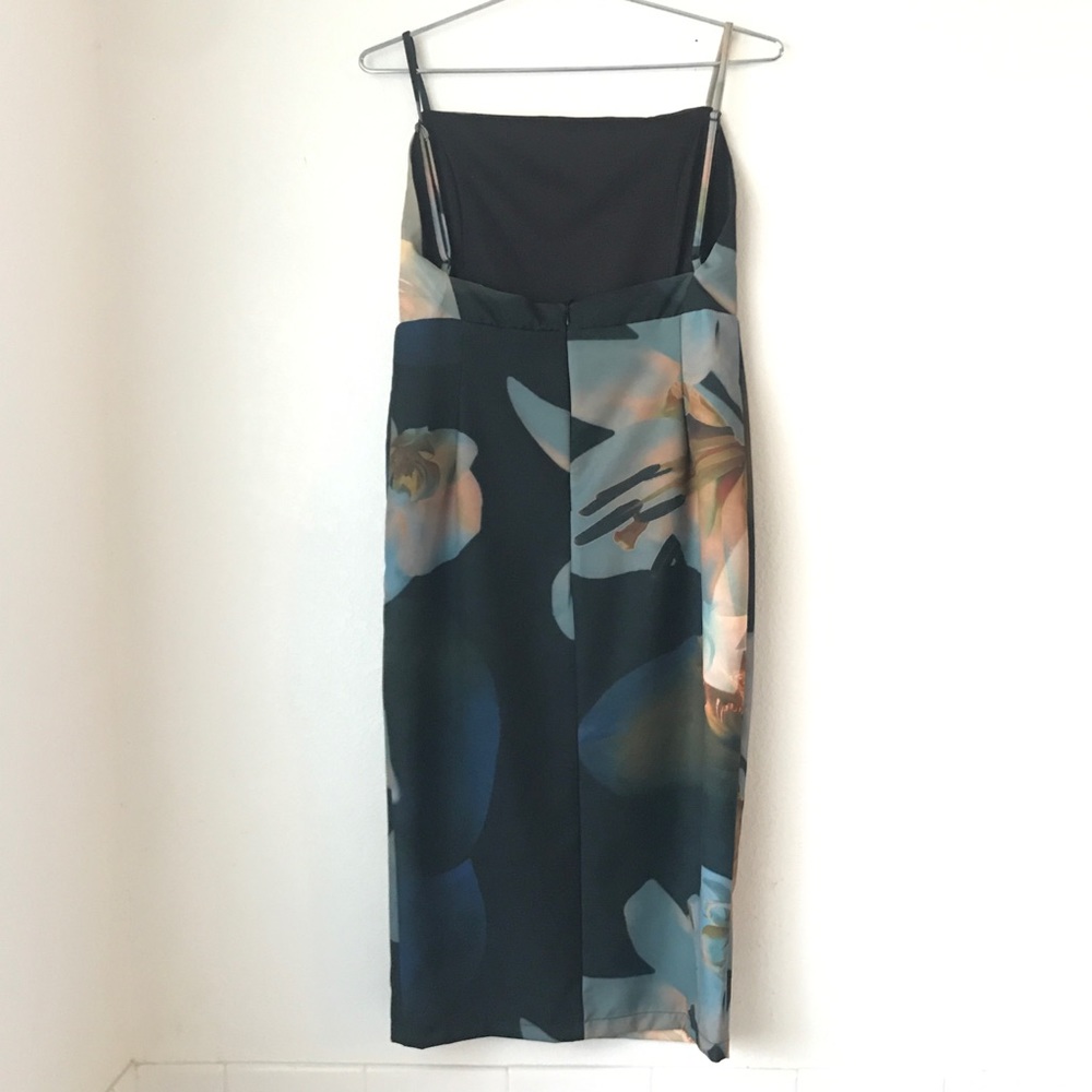 ✨FLORAL BODYCON DRESS✨ - Picture 4 of 6